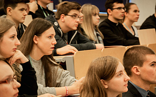 W Olsztynie rozpoczął się I Warmiński Synod Młodych. To przygotowanie wiernych do przyszłorocznego  synodu w Watykanie [FOTO]